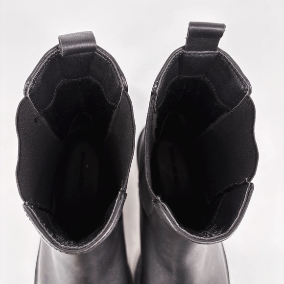 BANANA REPUBLIC | Lugg Sole Leather Chelsea Boots in Black | Sz 8.5 - Picture 10 of 14